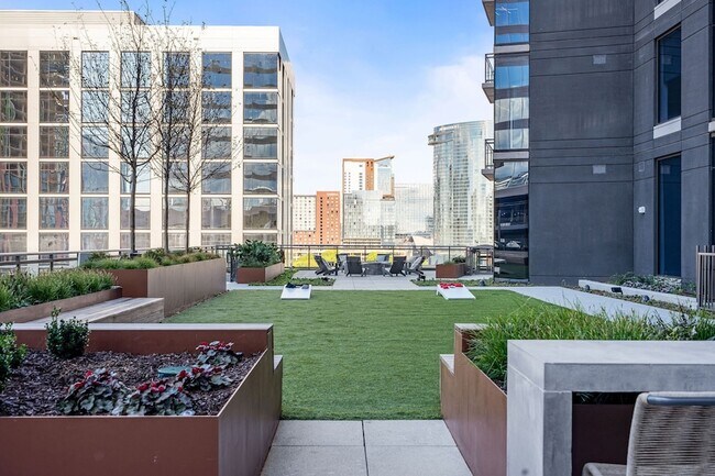 Building Photo - 1212 Demonbreun St