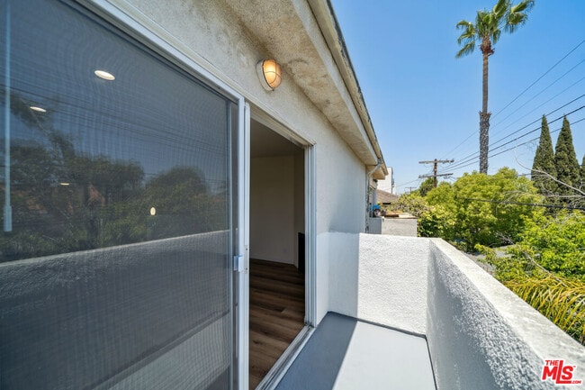 Building Photo - 870 Crenshaw Blvd