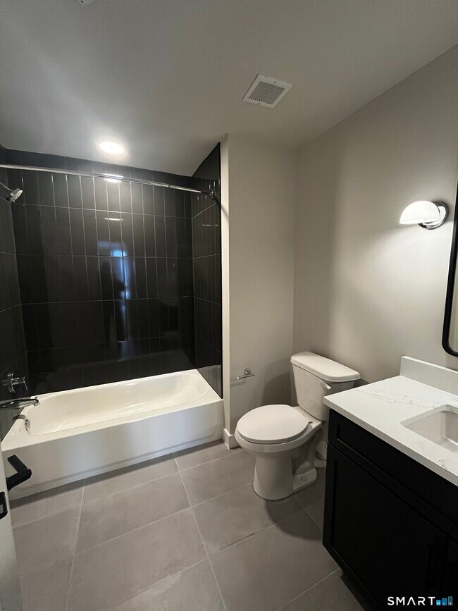 Building Photo - 467 West Ave