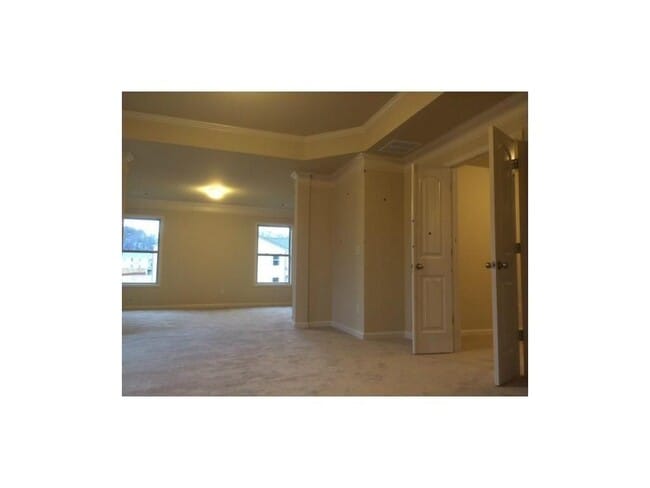 Building Photo - 6010 Pine Bluff Dr