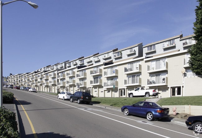 Peninsula View - Peninsula View Apartments~Remodeled 1 BR/BA