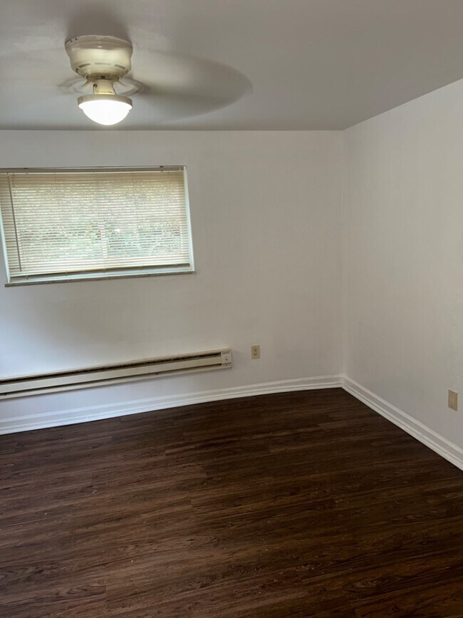 Building Photo - 2613 Chesterfield Ct