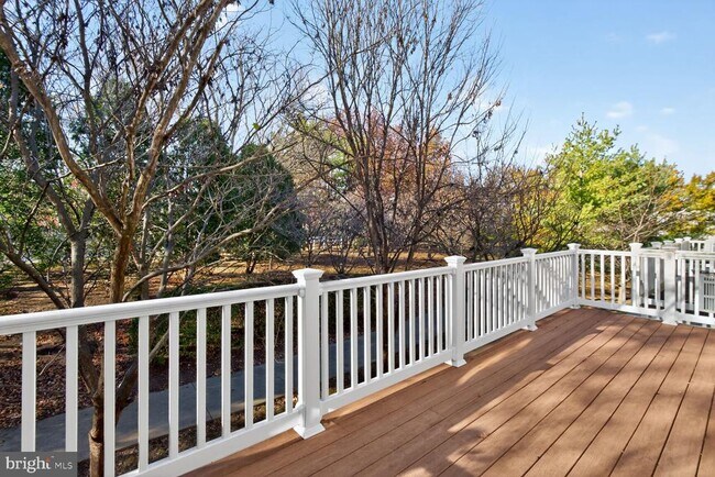 Building Photo - 6 Sharpstead Ln