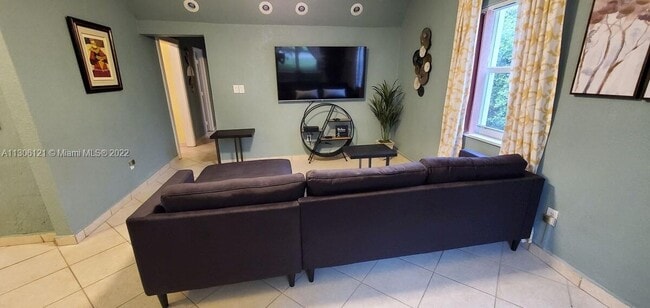 Building Photo - 1679 NE 175th St