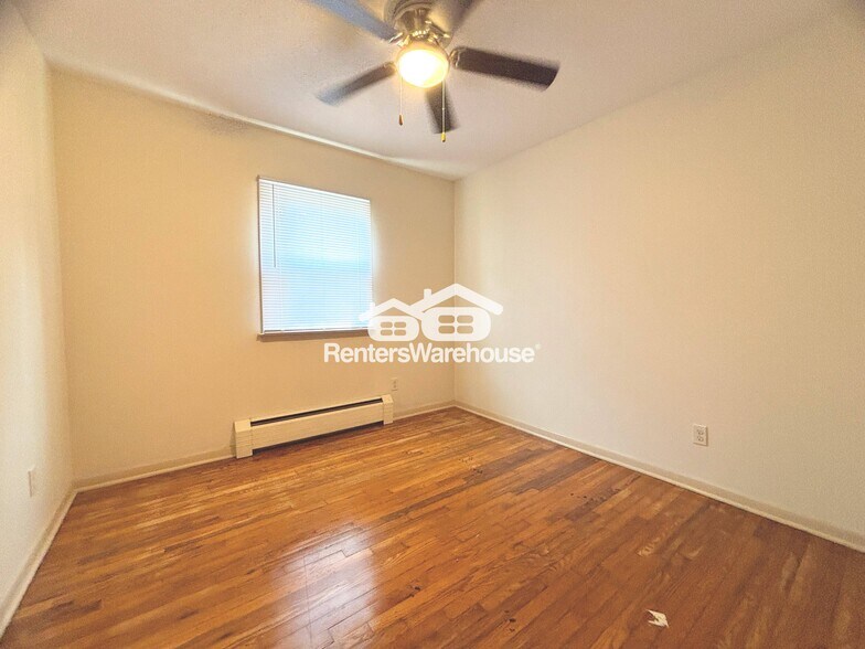 Building Photo - 208 N 11th St
