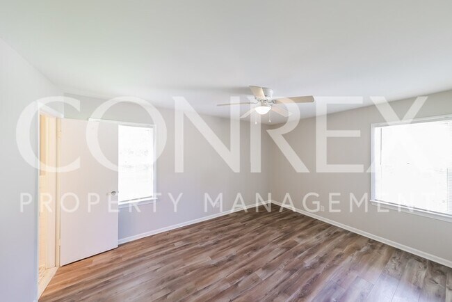 Building Photo - Great Back Porch!