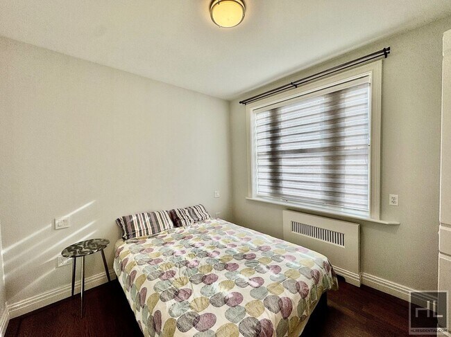 Building Photo - Gorgeous gut renovated 2 bed/2 bath spacious coop with parking included for rent.