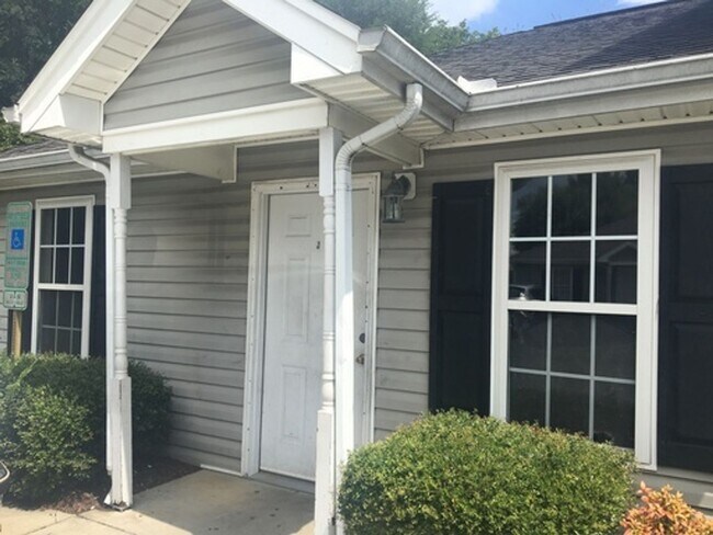 Building Photo - Two bedroom, 1 bath apartment in Graham (P...