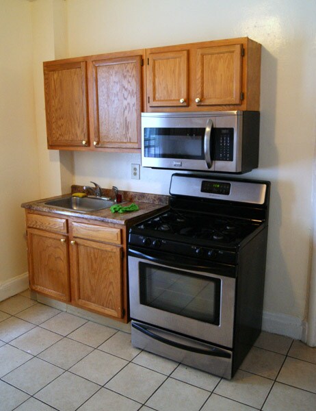 Building Photo - 1526 E Genesee St