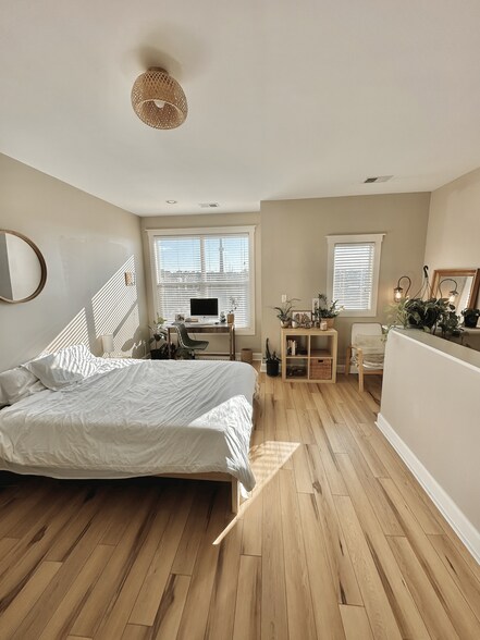 Building Photo - 309 Cedar St