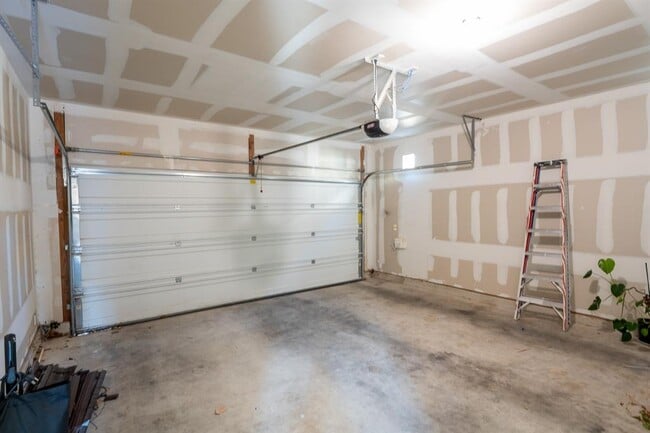 Building Photo - 10125 Milla Cir