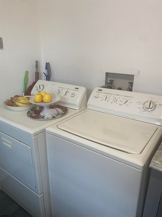 Building Photo - 560 N Harrisburg Ave