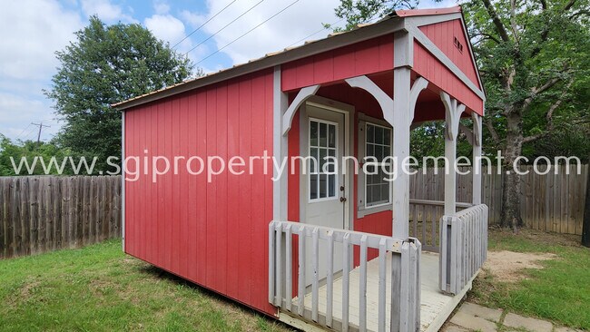 Building Photo - 8005 Mosstree Dr