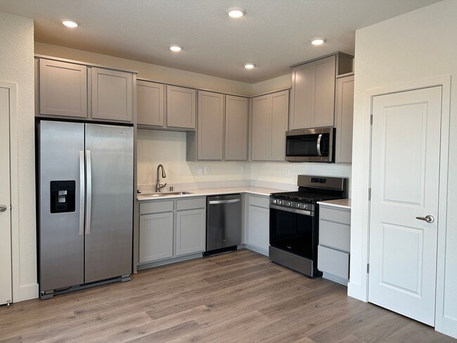 Building Photo - Beautiful new home