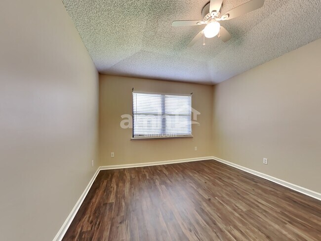 Building Photo - 2483 Ambrosia Dr