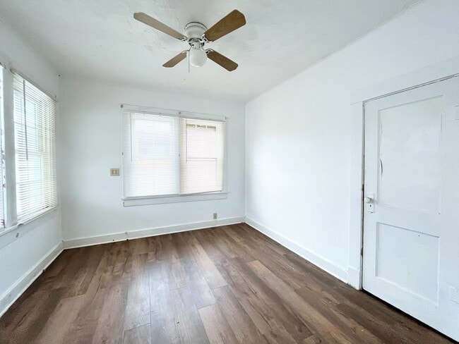 Building Photo - Bungalow Style 3 bed 2 bath home