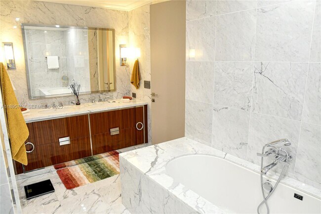 Building Photo - 15701 Collins Ave