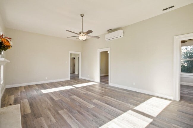 Building Photo - Pendegast House-ADU