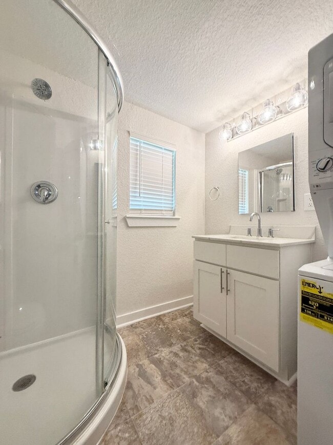 Building Photo - Elegant 2/1 Beach Cottage in Surfside !