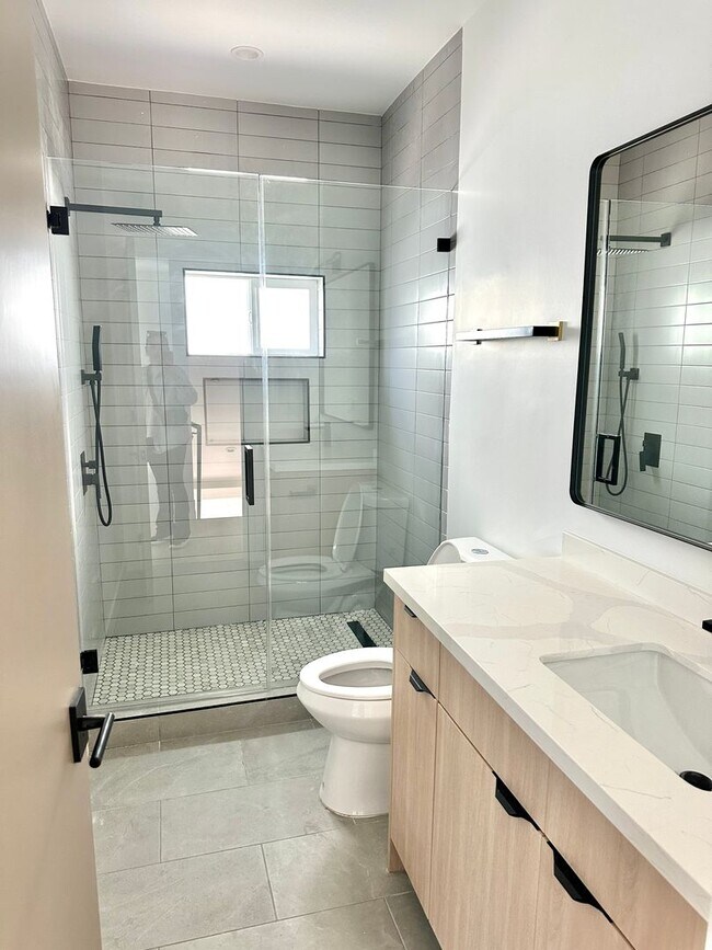 Building Photo - 3-Bedroom, 3-Bath Townhome in Prime North Hollywood Location