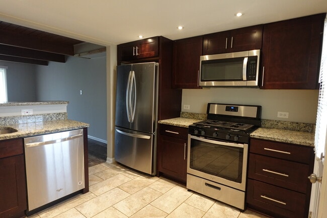 Building Photo - 441 Meadow Green Ln