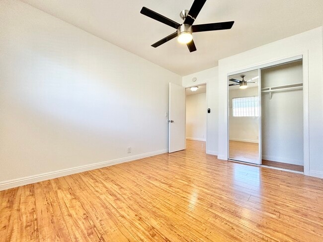 Building Photo - 320 E Hyde Park Blvd