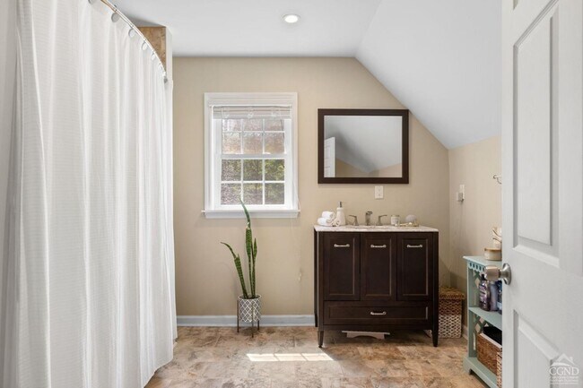 Building Photo - 174 Grove School Rd