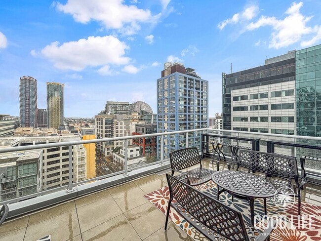Building Photo - Stunning 1BD/1BA Condo in East Village W/ A/C, W/D, Rooftop Deck, Padres Stadium View, Community ...