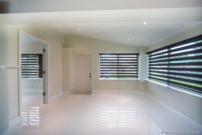 Building Photo - 1748 NE 180th St