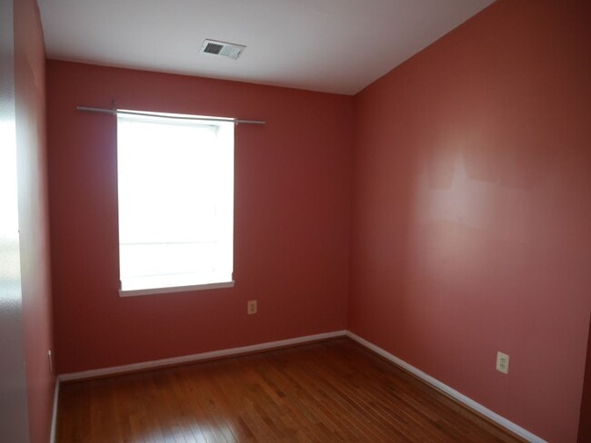 Building Photo - 4 Bedroom Townhome- Silver Spring, MD