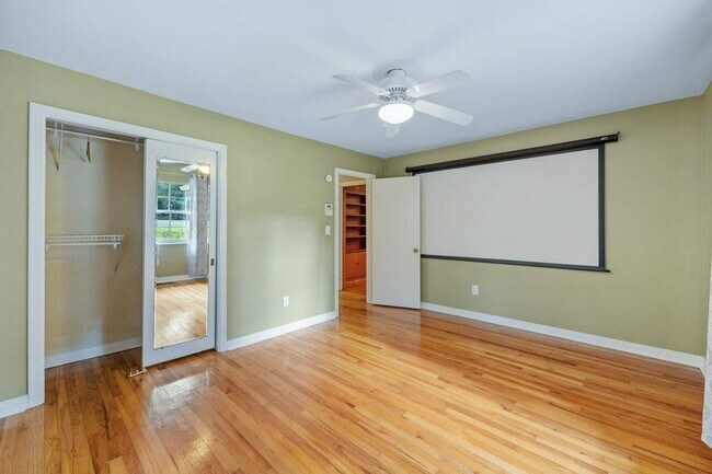 Building Photo - 1142 Old Fort Dr