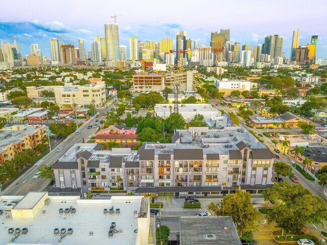 Building Photo - 777 SW 9th Ave