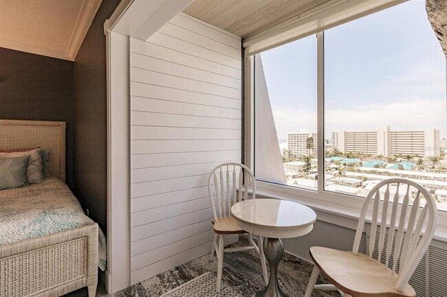 Building Photo - 1055 W Peppertree Dr