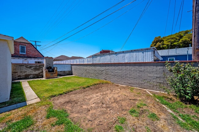 Building Photo - 8807 Cimarron St