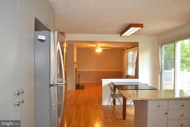Building Photo - 16570 Sioux Ln