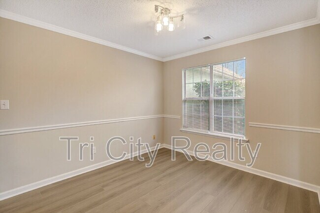 Building Photo - 110 York Ln