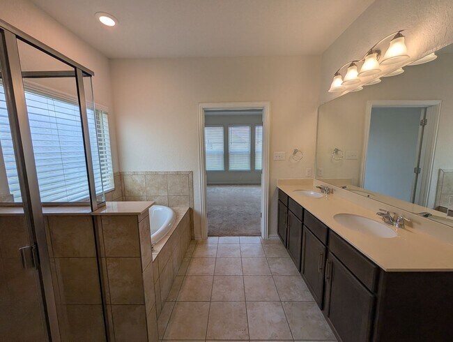 Building Photo - 4/2.5/2 with Large Game Room / Near Gruene...