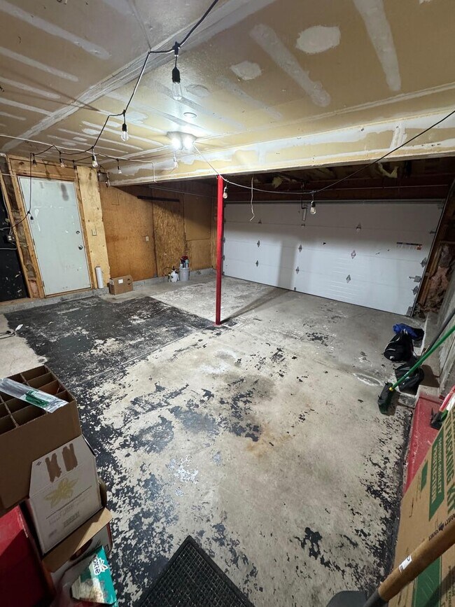 Building Photo - Charming 3-Bedroom Home in a Prime Location!