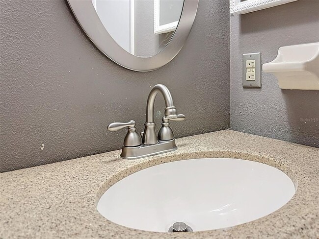 Building Photo - 7116 Barclay Ave