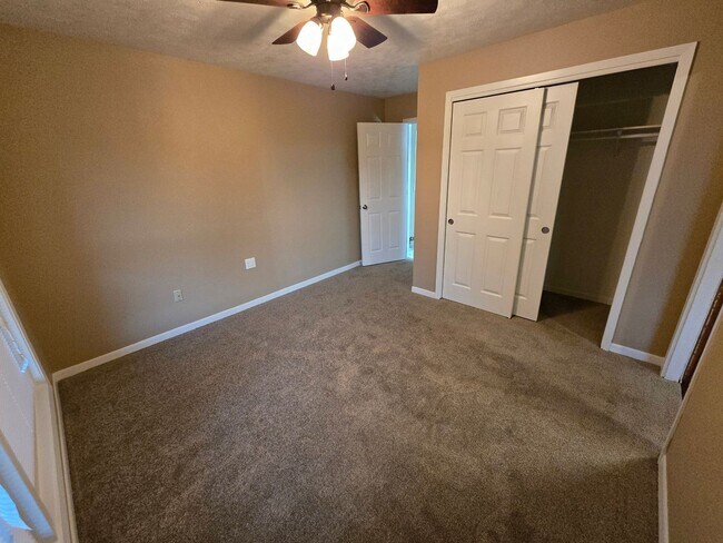 Building Photo - Bryan - 4 bedroom / 2 bath / fenced in back yard, Home - Available Now