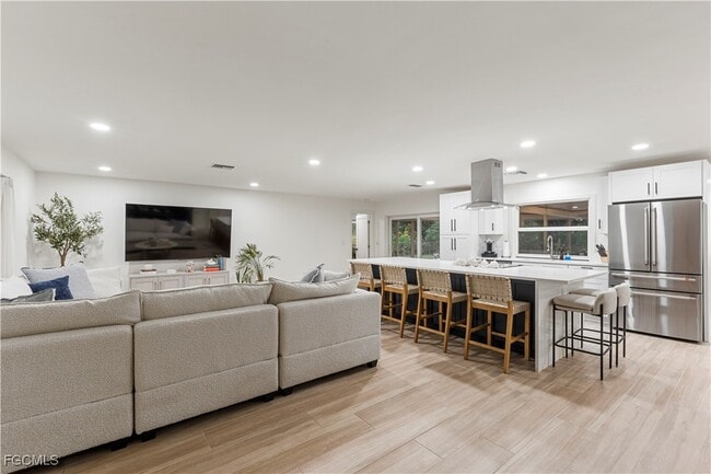 Building Photo - 2412 La Salle Ave