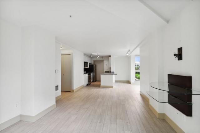 Building Photo - 1 bedroom in Seattle WA 98122