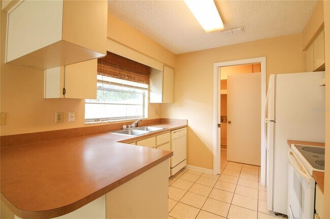 Building Photo - 754 Zella Ln