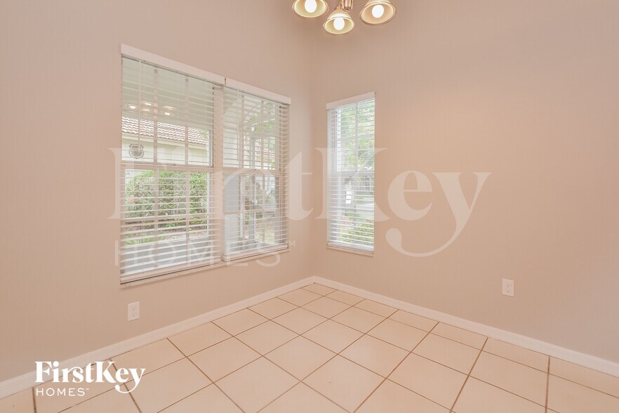 Building Photo - 1019 E Pebble Beach Cir