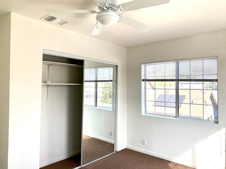 Building Photo - 2134 S Cloverdale Ave