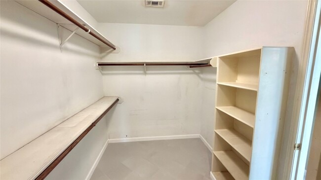 Building Photo - 14834 Charlmont Dr