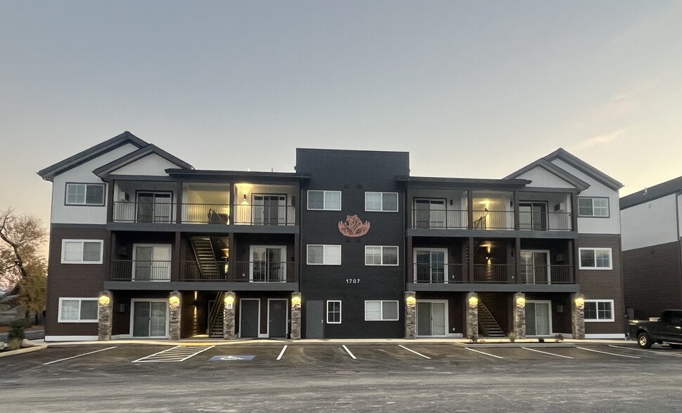 Front Apartment View - Homestead Village Apartments