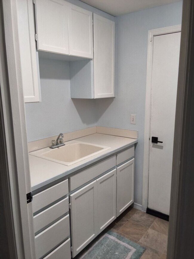Building Photo - Edgewood Rambler