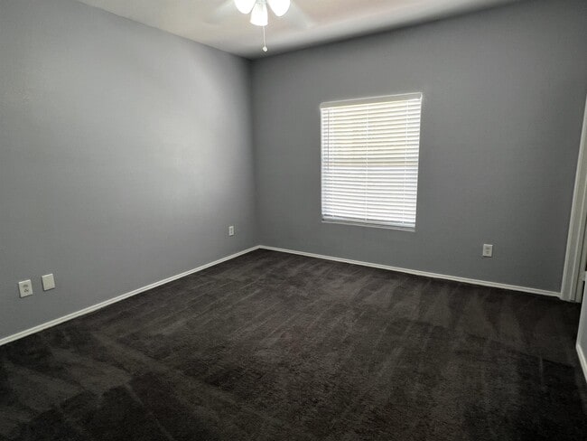 Building Photo - 6905 Cobre Azul Ave