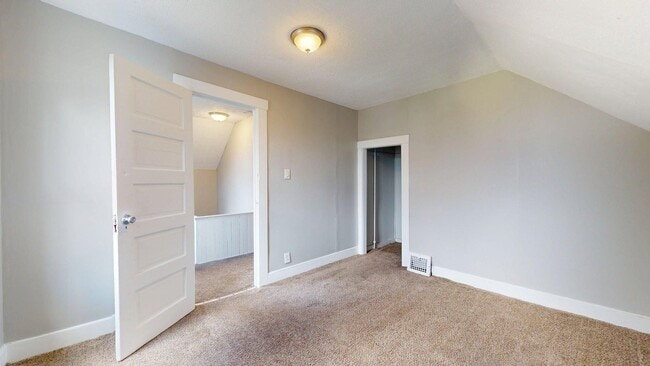 Building Photo - Clark / Fulton Area - 3 Bedrooms - 1 Bath - Single Family Home